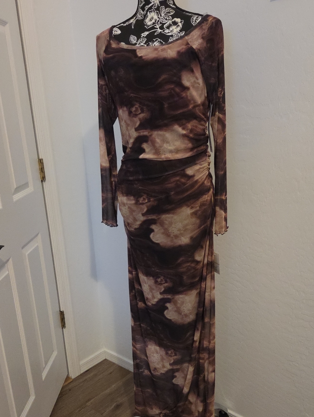 Madden Girl Brown Marble-Print Long Sleeve Maxi Dress